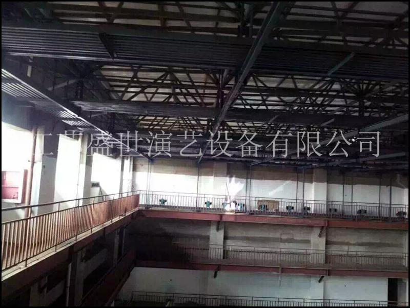 台上實景圖片